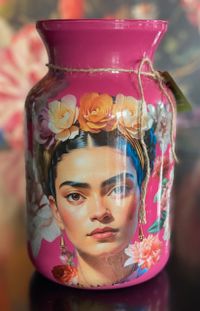 Vaas Frida Kahlo fuchsia